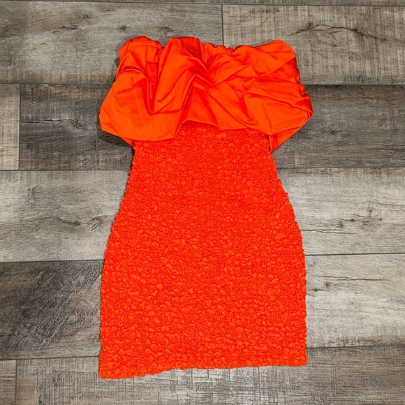 Mara Hoffman Kenza ruffled smocked popcorn strapless mini dress in poppy - Picture 5 of 6